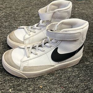 Nike girls high sneakers